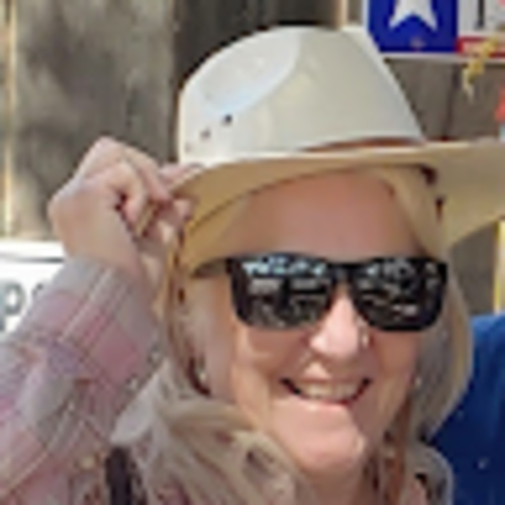 Meet your Posher, Laurie